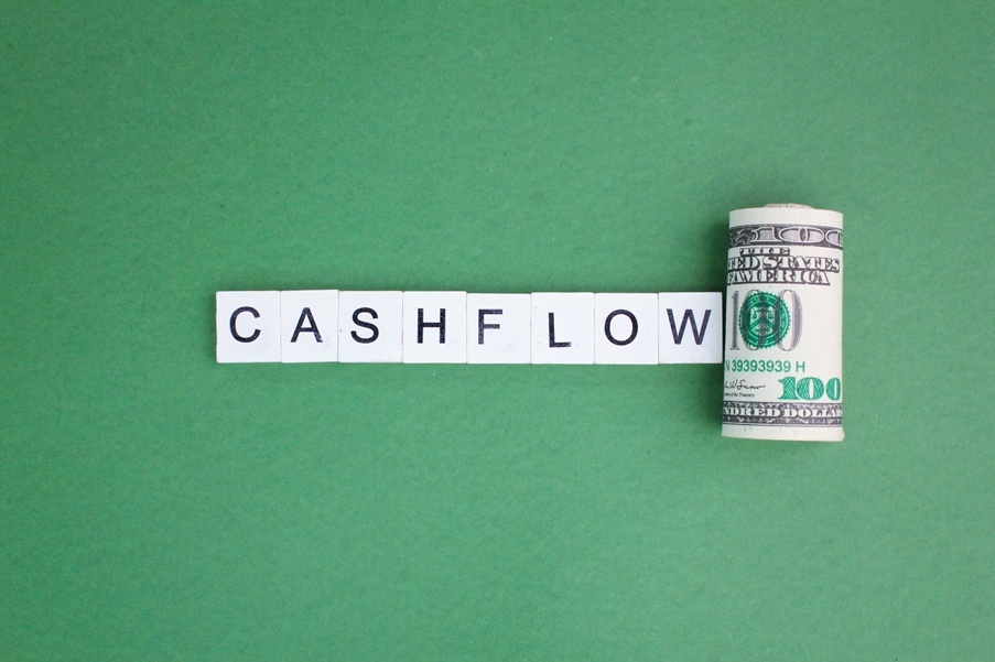 What are the causes poor cash flow issues and how should you manage them